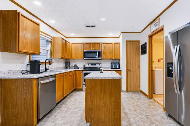 1126 Lake Forest Drive, Hebron, OH 43025