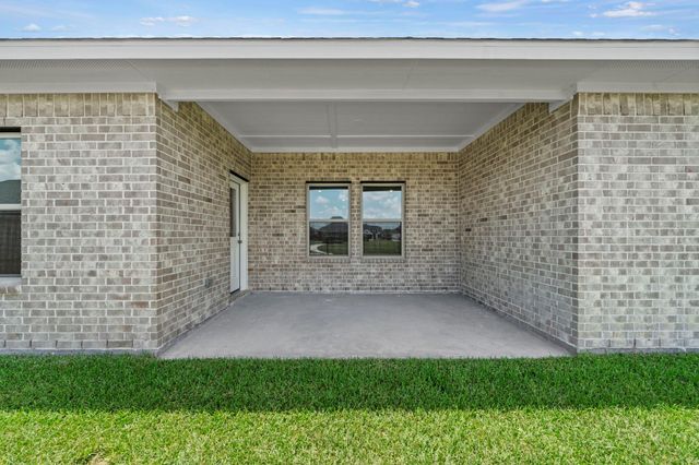 243 Magnolia Laurel Drive, Alvin, TX 77511