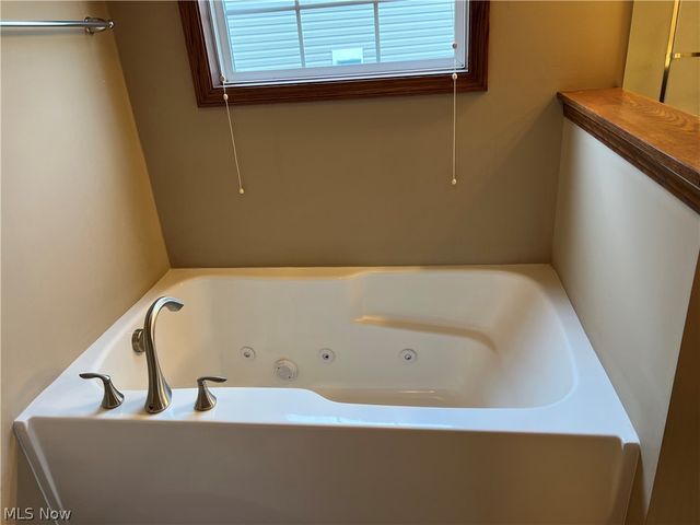 9338 Towpath Trail, Seville, OH 44273