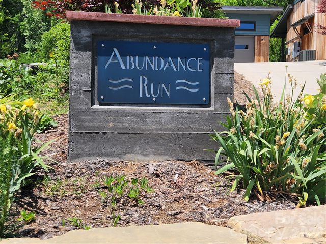 11 Weaver Hill Road, Asheville, NC 28805