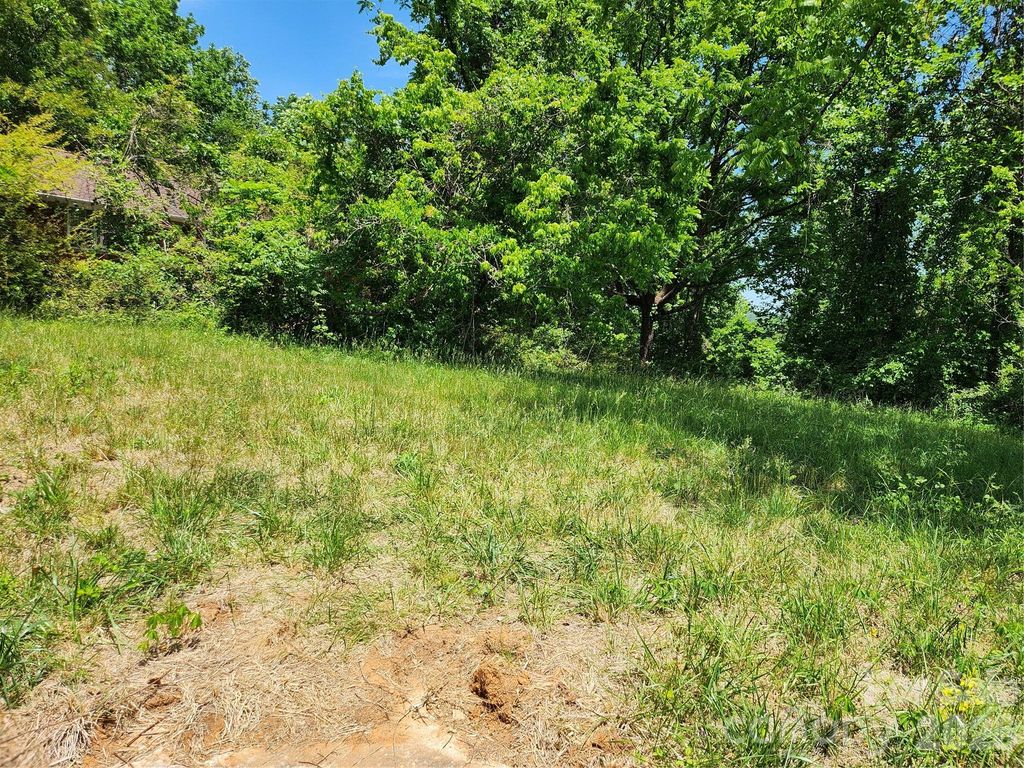 11 Weaver Hill Road, Asheville, NC 28805