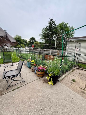 311 Devon Drive, St Louis, MI 48880