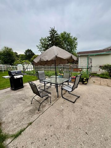 311 Devon Drive, St Louis, MI 48880