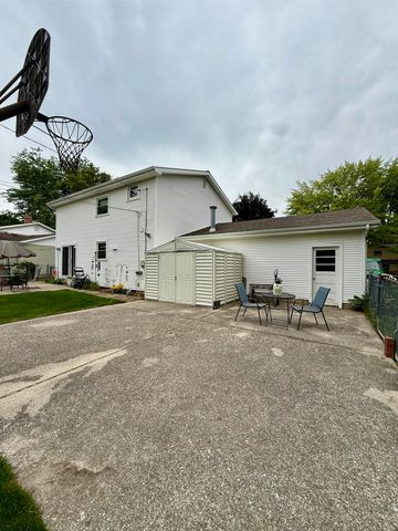 311 Devon Drive, St Louis, MI 48880