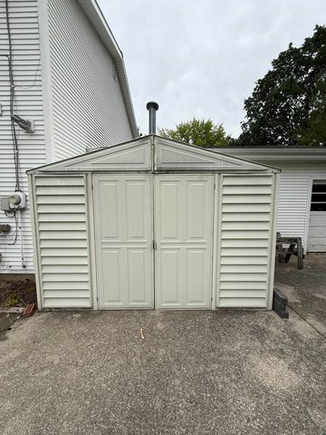 311 Devon Drive, St Louis, MI 48880