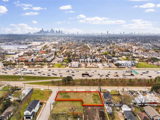 1025 N Loop, Houston, TX 77022