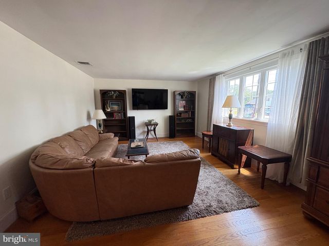 135 QUEEN AVE, Pennsville, NJ 08070