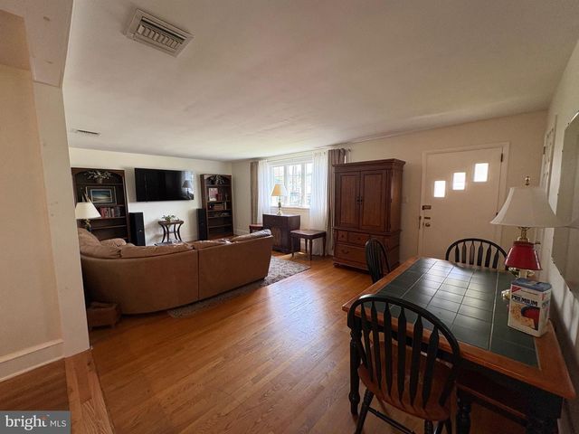 135 QUEEN AVE, Pennsville, NJ 08070