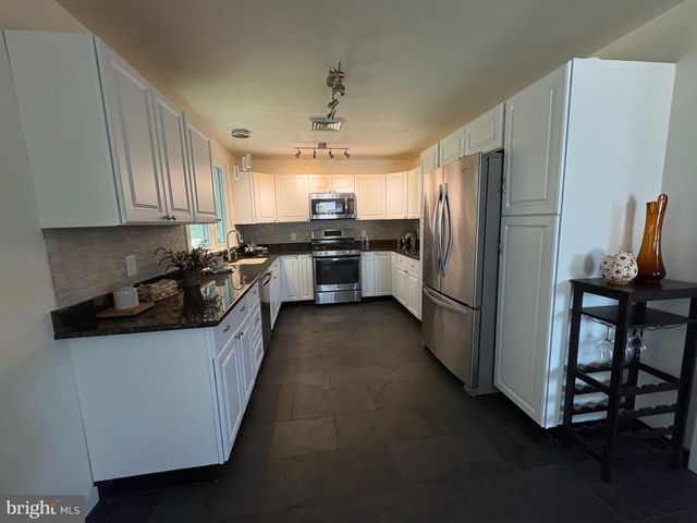 135 QUEEN AVE, Pennsville, NJ 08070