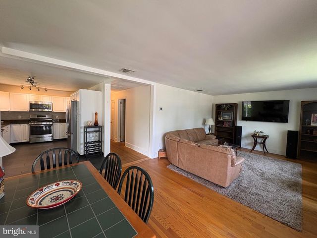 135 QUEEN AVE, Pennsville, NJ 08070