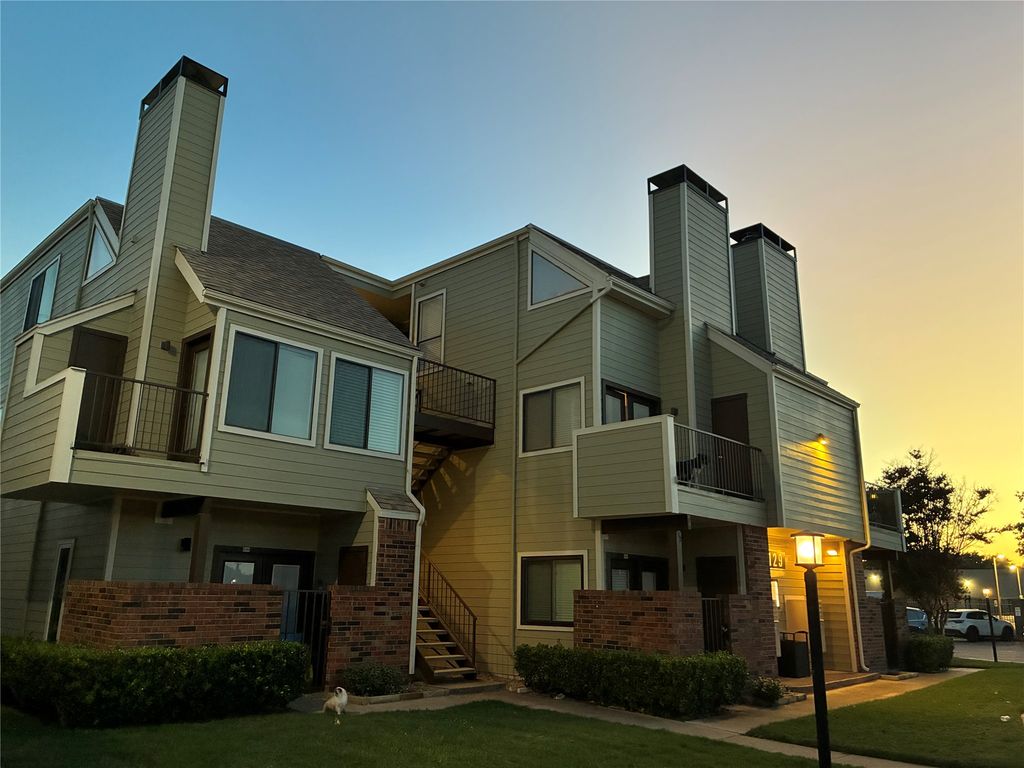 3129 Sondra Drive 205, Fort Worth, TX 76107 — exterior