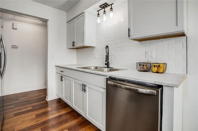 8516 Ditzler Avenue, Raytown, MO 64138