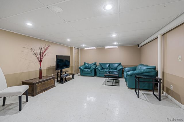 13443 Haupt Drive, Warren, MI 48088