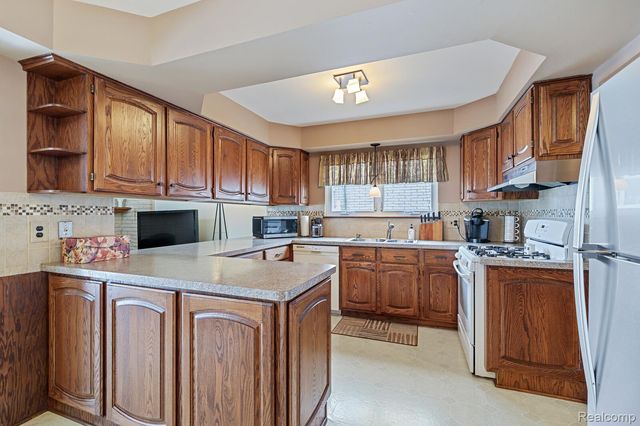 13443 Haupt Drive, Warren, MI 48088