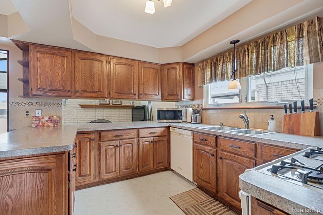 13443 Haupt Drive, Warren, MI 48088