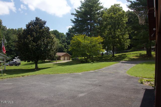 4 South Hills Circle, Johnson City, TN 37601
