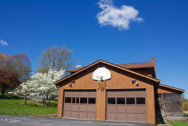 4 South Hills Circle, Johnson City, TN 37601
