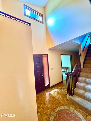 4 South Hills Circle, Johnson City, TN 37601