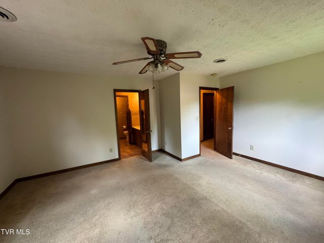 4 South Hills Circle, Johnson City, TN 37601