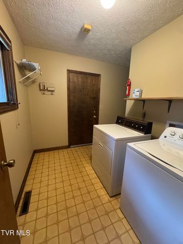 4 South Hills Circle, Johnson City, TN 37601