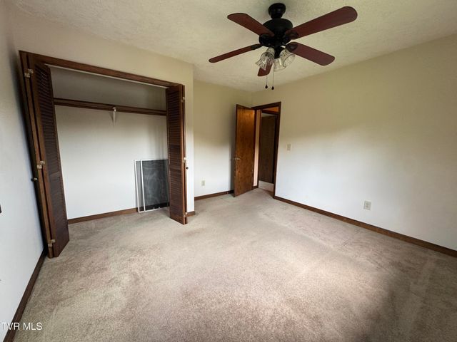 4 South Hills Circle, Johnson City, TN 37601
