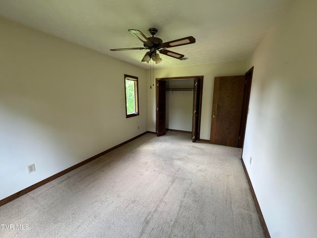 4 South Hills Circle, Johnson City, TN 37601