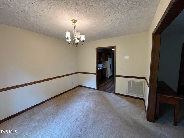 4 South Hills Circle, Johnson City, TN 37601