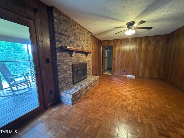 4 South Hills Circle, Johnson City, TN 37601