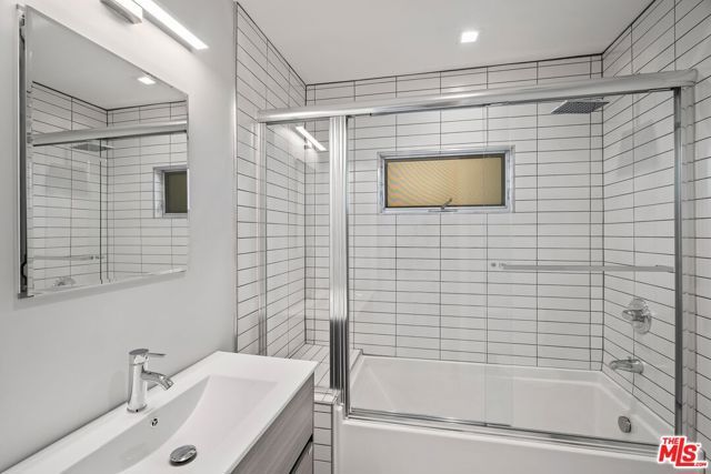 22263 Buena Ventura Street, Woodland Hills (los Angeles), CA 91364