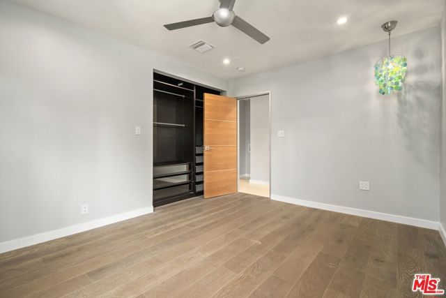 22263 Buena Ventura Street, Woodland Hills (los Angeles), CA 91364