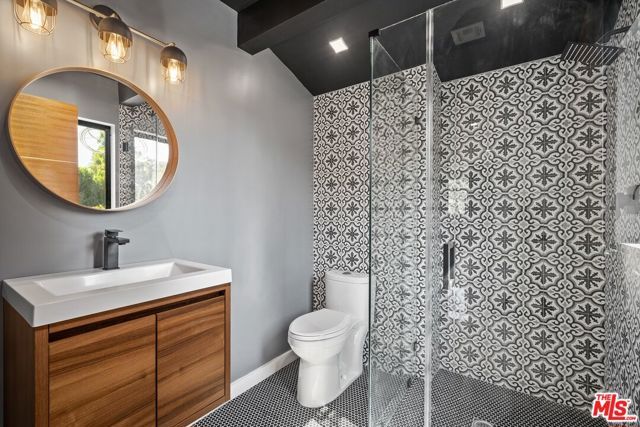 22263 Buena Ventura Street, Woodland Hills (los Angeles), CA 91364