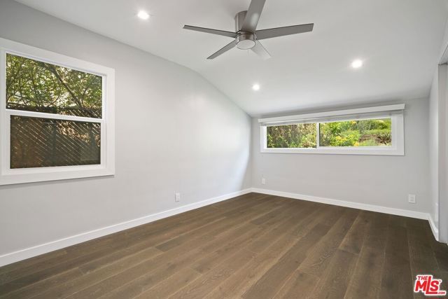 22263 Buena Ventura Street, Woodland Hills (los Angeles), CA 91364