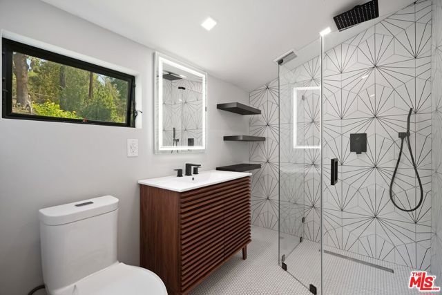 22263 Buena Ventura Street, Woodland Hills (los Angeles), CA 91364