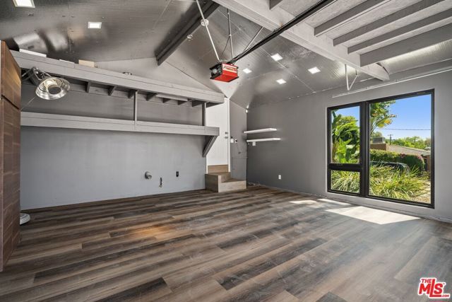 22263 Buena Ventura Street, Woodland Hills (los Angeles), CA 91364