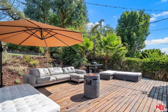 22263 Buena Ventura Street, Woodland Hills (los Angeles), CA 91364