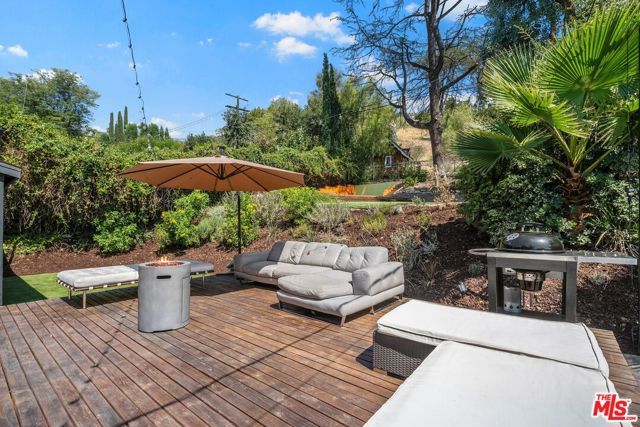 22263 Buena Ventura Street, Woodland Hills (los Angeles), CA 91364