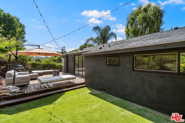22263 Buena Ventura Street, Woodland Hills (los Angeles), CA 91364