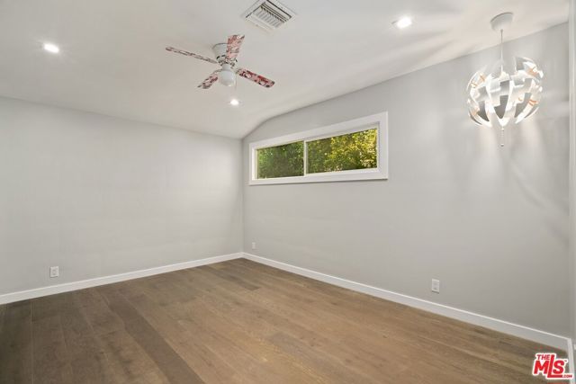 22263 Buena Ventura Street, Woodland Hills (los Angeles), CA 91364