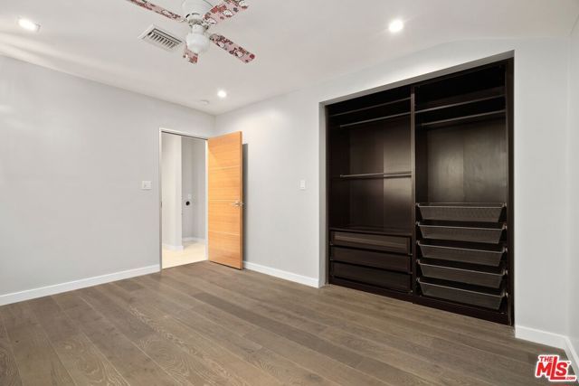 22263 Buena Ventura Street, Woodland Hills (los Angeles), CA 91364