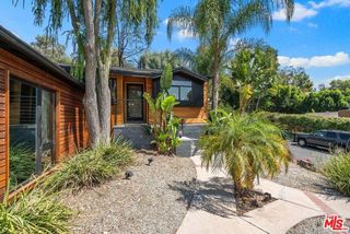 22263 Buena Ventura Street, Woodland Hills (los Angeles), CA 91364