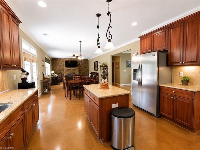 4617 Dry Creek Court, High Point, NC 27265