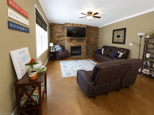 4617 Dry Creek Court, High Point, NC 27265
