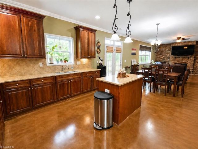 4617 Dry Creek Court, High Point, NC 27265
