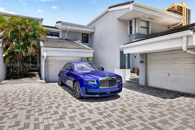 203 Poinciana Dr 103, Sunny Isles Beach, FL 33160