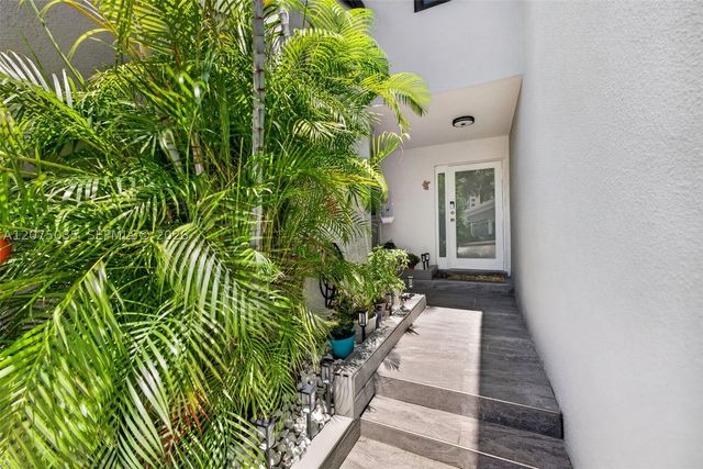 203 Poinciana Dr 103, Sunny Isles Beach, FL 33160