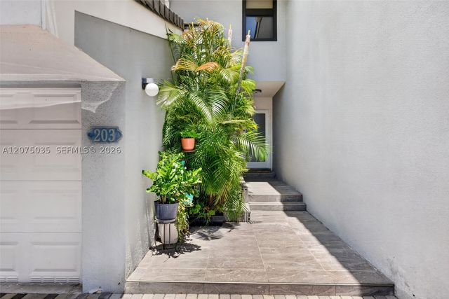 203 Poinciana Dr 103, Sunny Isles Beach, FL 33160