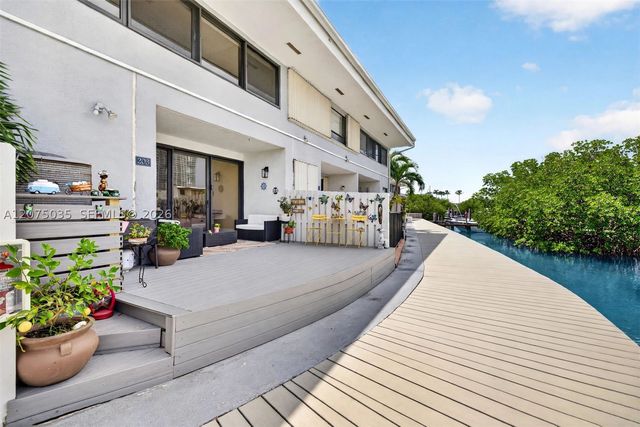 203 Poinciana Dr 103, Sunny Isles Beach, FL 33160