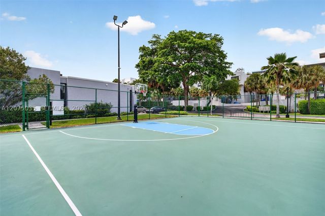 203 Poinciana Dr 103, Sunny Isles Beach, FL 33160