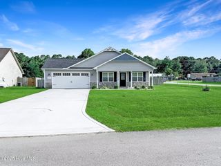 226 Breakwater Drive, Sneads Ferry, NC 28460