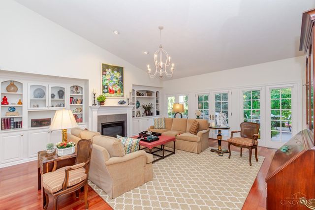 1053 Charter Place, Centerville, OH 45458